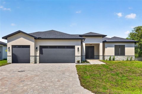 House in Port Charlotte, Florida 4 bedrooms, 222.87 sq.m. № 2298402