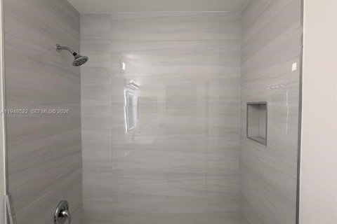 Villa ou maison à vendre à Miami, Floride: 3 chambres, 122.54 m2 № 2004241 - photo 11