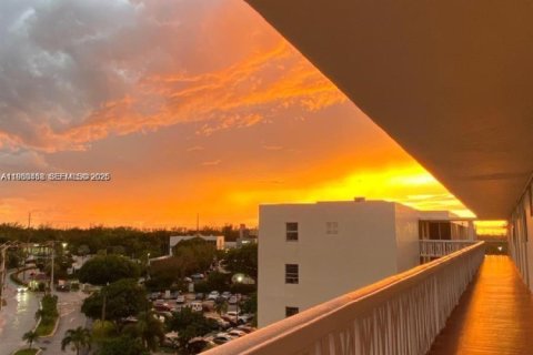 Copropriété à louer à Aventura, Floride: 1 chambre, 71.35 m2 № 2079093 - photo 5