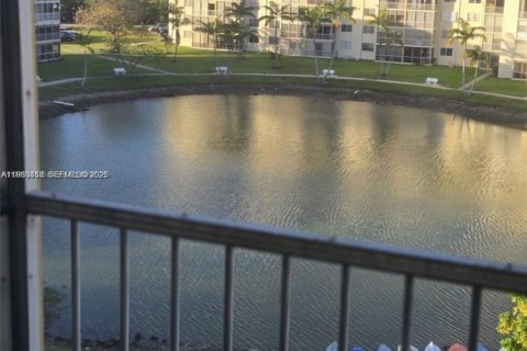 Copropriété à louer à Aventura, Floride: 1 chambre, 71.35 m2 № 2079093 - photo 3