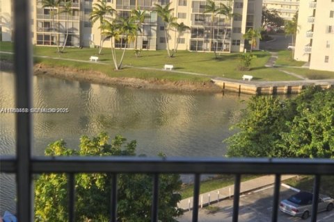 Copropriété à louer à Aventura, Floride: 1 chambre, 71.35 m2 № 2079093 - photo 4
