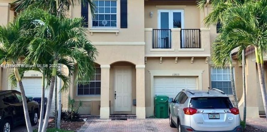 Touwnhouse à Miami, Floride 3 chambres, 161 m2 № 1951398