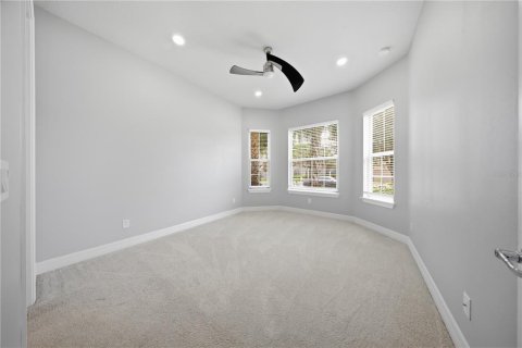 Villa ou maison à vendre à Lake Mary, Floride: 4 chambres, 331.38 m2 № 2349576 - photo 24