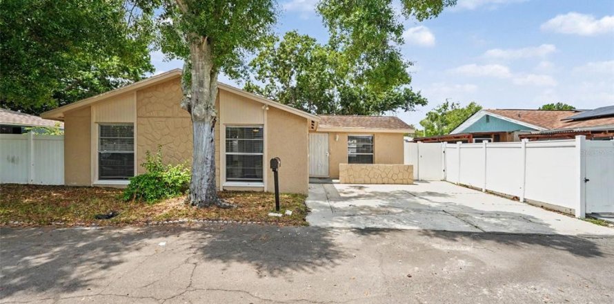 Casa en Tampa, Florida 3 dormitorios, 103.96 m2 № 2149279