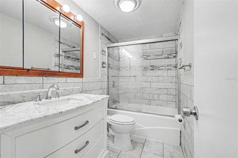 Casa en venta en Tampa, Florida, 3 dormitorios, 103.96 m2 № 2149279 - foto 12