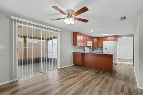 Casa en venta en Tampa, Florida, 3 dormitorios, 103.96 m2 № 2149279 - foto 5
