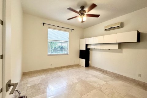 Villa ou maison à louer à Weston, Floride: 5 chambres, 282.52 m2 № 2401414 - photo 18