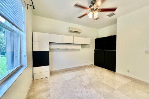 Villa ou maison à louer à Weston, Floride: 5 chambres, 282.52 m2 № 2401414 - photo 19