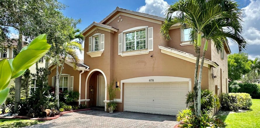 Villa ou maison à Weston, Floride 5 chambres, 282.52 m2 № 2401414