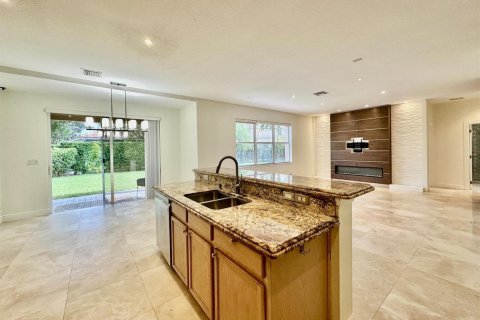 Villa ou maison à louer à Weston, Floride: 5 chambres, 282.52 m2 № 2401414 - photo 13