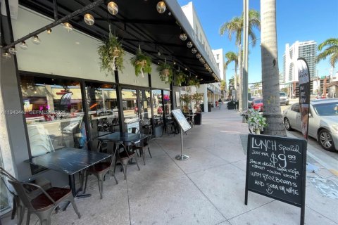 Commercial property in Miami Beach, Florida № 2182609