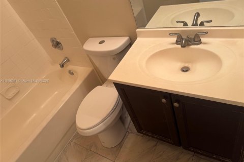 Copropriété à louer à Tamarac, Floride: 2 chambres, 94.11 m2 № 1932275 - photo 13