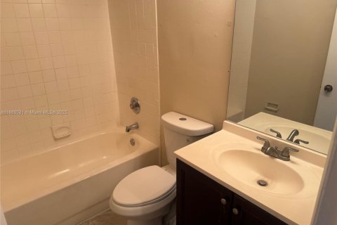 Copropriété à louer à Tamarac, Floride: 2 chambres, 94.11 m2 № 1932275 - photo 12