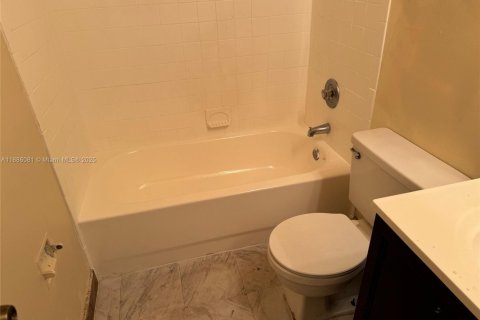 Condominio en alquiler en Tamarac, Florida, 2 dormitorios, 94.11 m2 № 1932275 - foto 8