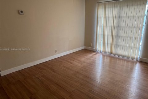 Condominio en alquiler en Tamarac, Florida, 2 dormitorios, 94.11 m2 № 1932275 - foto 5
