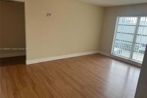 Copropriété à louer à Tamarac, Floride: 2 chambres, 94.11 m2 № 1932275 - photo 9