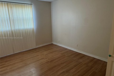 Condominio en alquiler en Tamarac, Florida, 2 dormitorios, 94.11 m2 № 1932275 - foto 4