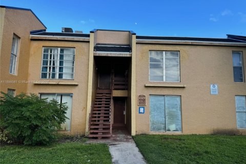 Condominio en alquiler en Tamarac, Florida, 2 dormitorios, 94.11 m2 № 1932275 - foto 1