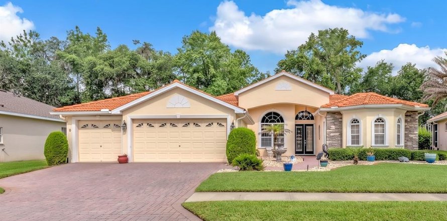 Villa ou maison à Brooksville, Floride 3 chambres, 251.95 m2 № 2267551