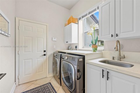 Casa en venta en Weston, Florida, 5 dormitorios, 310.67 m2 № 2007796 - foto 28