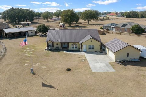 House in Ocala, Florida 4 bedrooms, 244.8 sq.m. № 1552441 - photo 1