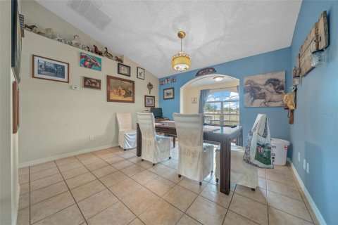 House in Ocala, Florida 4 bedrooms, 244.8 sq.m. № 1552441 - photo 9