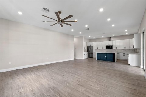 House in Orlando, Florida 4 bedrooms, 240.62 sq.m. № 1884347 - photo 18