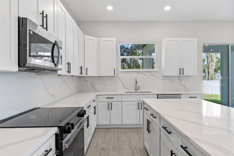 House in Orlando, Florida 4 bedrooms, 240.62 sq.m. № 1884347 - photo 14