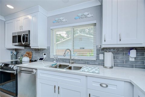 Casa en venta en Saint Petersburg, Florida, 3 dormitorios, 144.56 m2 № 2094301 - foto 20