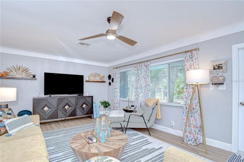 Casa en venta en Saint Petersburg, Florida, 3 dormitorios, 144.56 m2 № 2094301 - foto 8