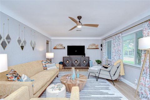 Casa en venta en Saint Petersburg, Florida, 3 dormitorios, 144.56 m2 № 2094301 - foto 7