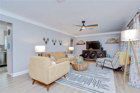 Casa en venta en Saint Petersburg, Florida, 3 dormitorios, 144.56 m2 № 2094301 - foto 6
