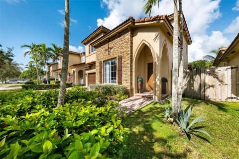 House in Cutler Bay, Florida 4 bedrooms, 225.66 sq.m. № 1880019 - photo 2