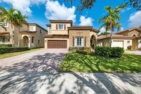 House in Cutler Bay, Florida 4 bedrooms, 225.66 sq.m. № 1880019 - photo 1