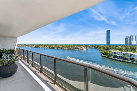 Condo in Aventura, Florida, 2 bedrooms  № 1862799 - photo 1