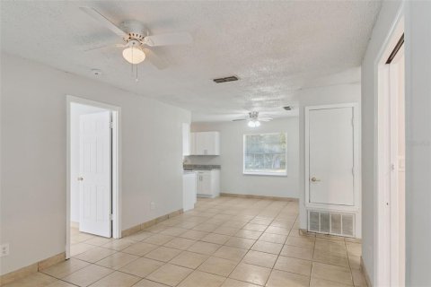 Villa ou maison à louer à Sanford, Floride: 4 chambres, 121.24 m2 № 2114291 - photo 3