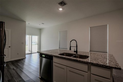 Villa ou maison à louer à Zephyrhills, Floride: 3 chambres, 126.81 m2 № 2377760 - photo 2