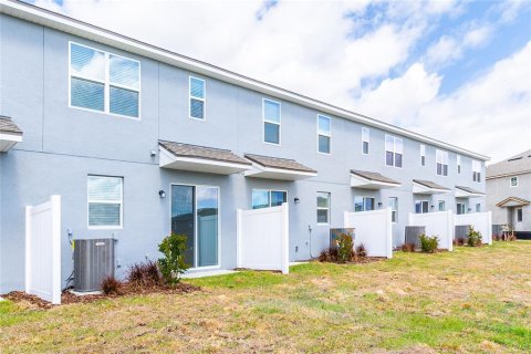 Снять в аренду таунхаус в Орландо, Флорида 6 комнат, 144.83м2, № 1835891 - фото 21