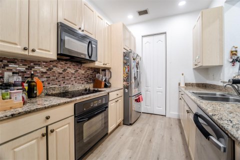 Townhouse in Davie, Florida 3 bedrooms, 177.63 sq.m. № 2068318 - photo 11