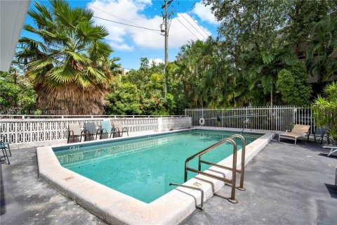 Condo in Miami Beach, Florida, 1 bedroom № 1957692 - photo 28
