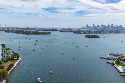 Condo in Miami Beach, Florida, 1 bedroom № 1957692 - photo 25
