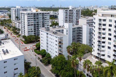 Condo in Miami Beach, Florida, 1 bedroom № 1957692 - photo 20