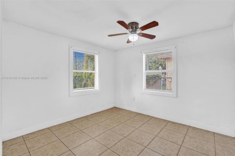 Casa en venta en Fort Lauderdale, Florida, 3 dormitorios, 116.31 m2 № 1970623 - foto 13