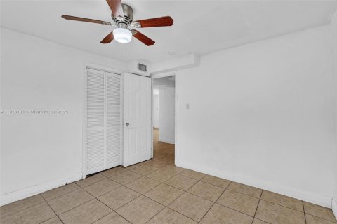 Casa en venta en Fort Lauderdale, Florida, 3 dormitorios, 116.31 m2 № 1970623 - foto 12