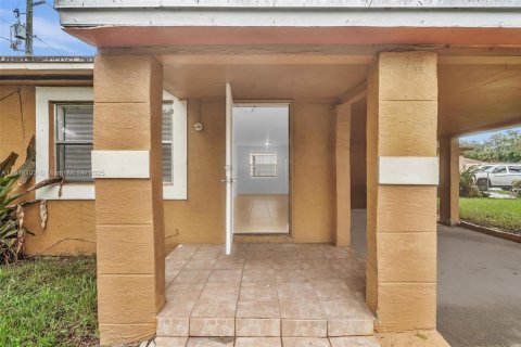 Casa en venta en Fort Lauderdale, Florida, 3 dormitorios, 116.31 m2 № 1970623 - foto 4