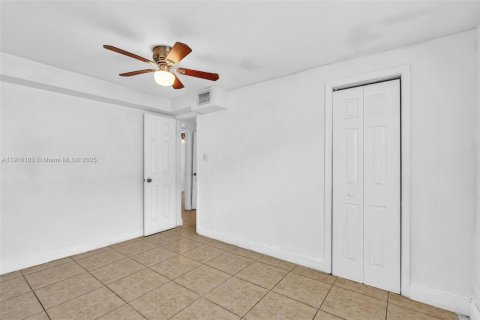 Casa en venta en Fort Lauderdale, Florida, 3 dormitorios, 116.31 m2 № 1970623 - foto 9