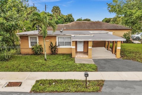 Casa en venta en Fort Lauderdale, Florida, 3 dormitorios, 116.31 m2 № 1970623 - foto 1