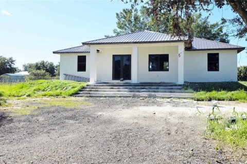 Casa en venta en Clewiston, Florida, 3 dormitorios, 141.77 m2 № 1992874 - foto 3