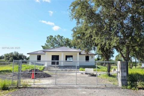 Casa en venta en Clewiston, Florida, 3 dormitorios, 141.77 m2 № 1992874 - foto 5