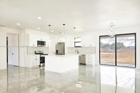 Villa ou maison à vendre à Clewiston, Floride: 3 chambres, 141.77 m2 № 1992874 - photo 15